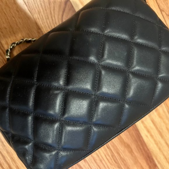 CHANEL Small Diamond CC Camera Bag - Picture 3 of 10